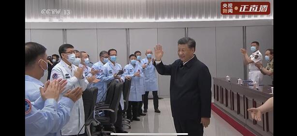 總書(shū)記同神舟十二號(hào)航天員天地通話(圖4) 總書(shū)記同神舟十二號(hào)航天員天地通話(圖4)